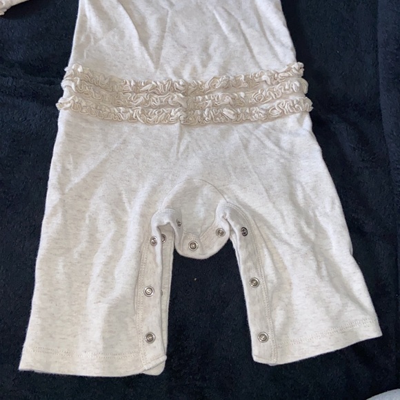 Old Navy onesie - Picture 5 of 5
